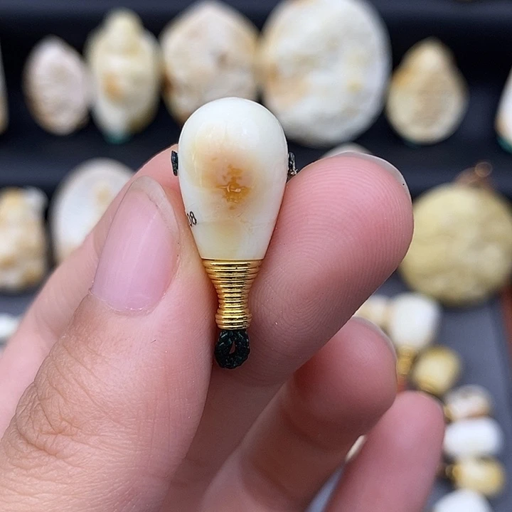 未镶嵌琥珀裸石11瓷白粉沁b208