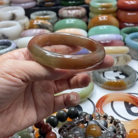 石英岩玉未镶嵌手镯