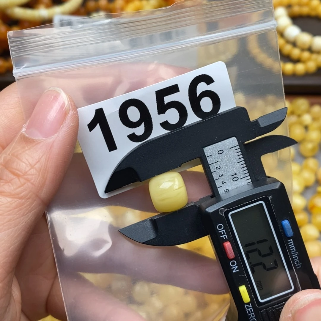 蜜蜡珠宝奇石未镶嵌