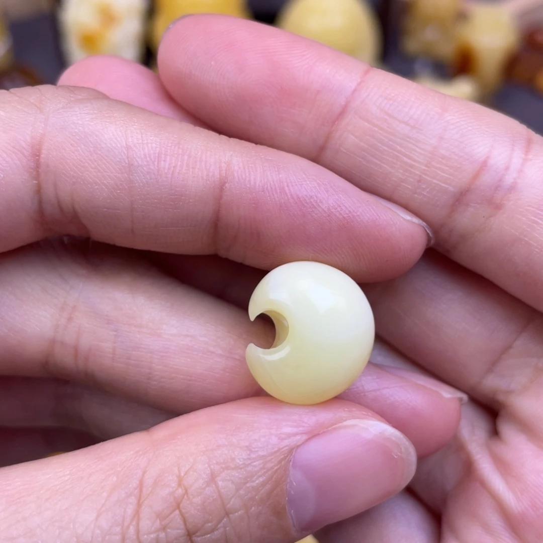 未镶嵌琥珀裸石蜜蜡