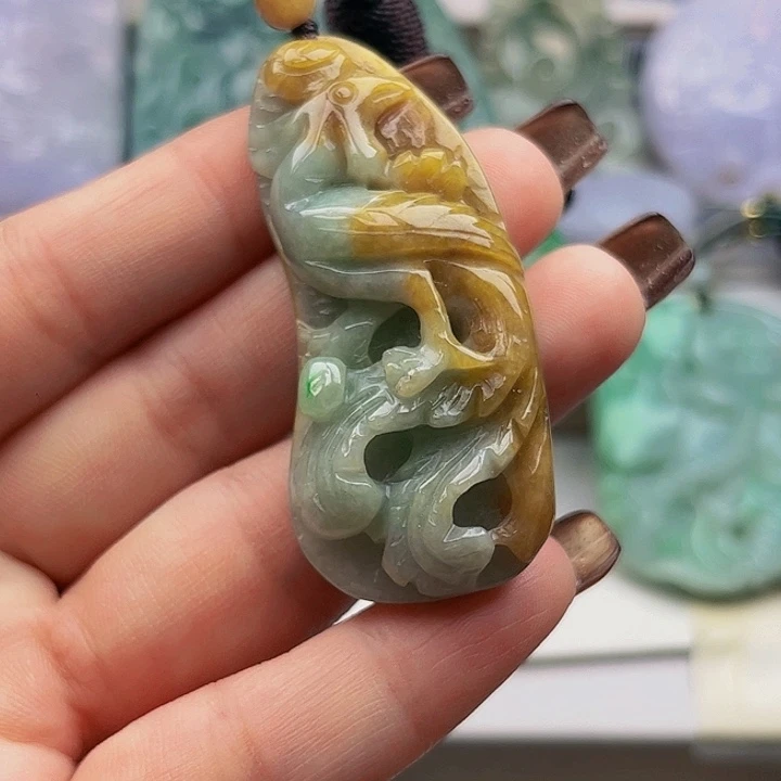 翡翠未镶嵌颈饰挂件