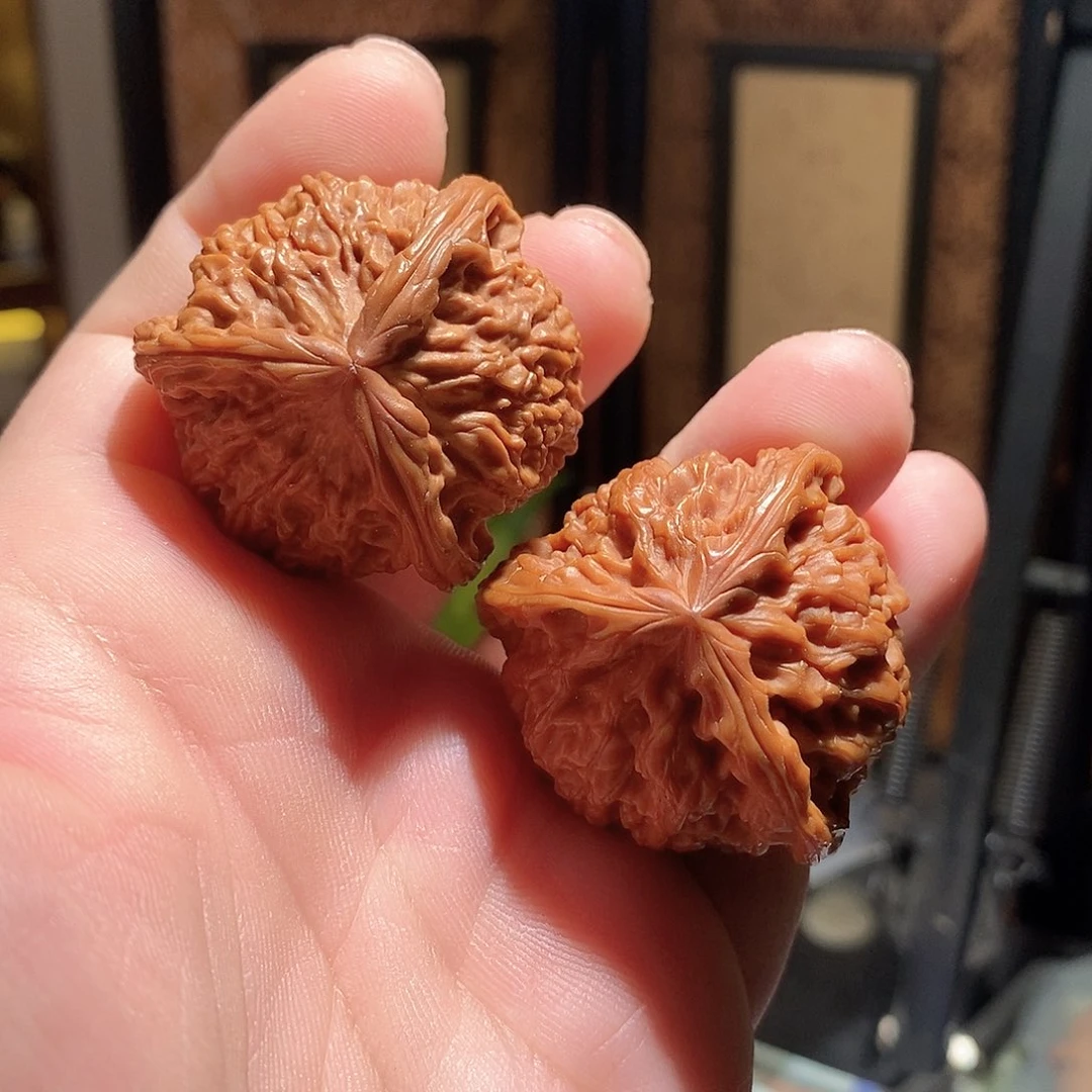 文玩核桃把件39南疆石三棱球奔