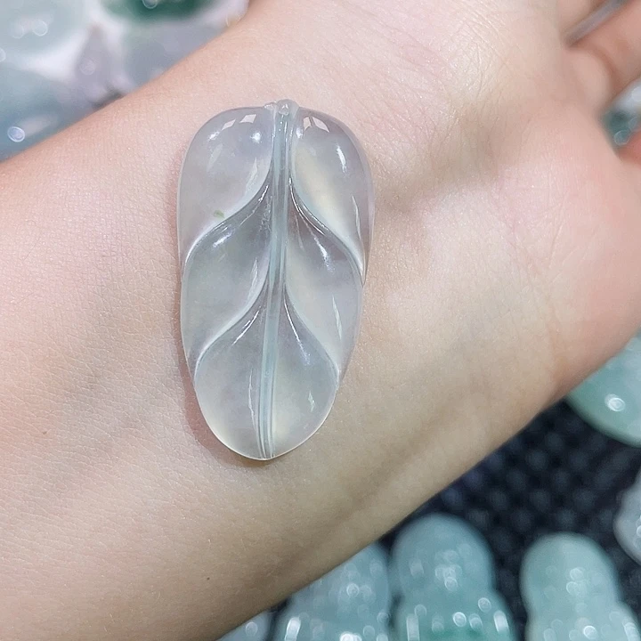 翡翠18K金镶嵌颈饰叶子