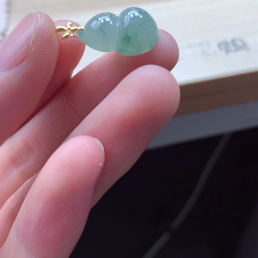 翡翠颈饰18K金镶嵌吊坠