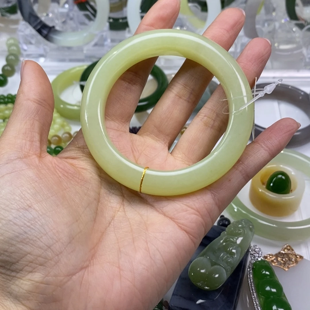 和田玉（黄玉）未镶嵌手镯