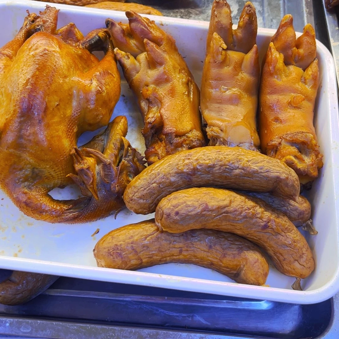 三黄鸡➕3个六两猪手➕4儿童肠