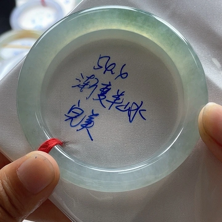 翡翠手镯未镶嵌翡翠