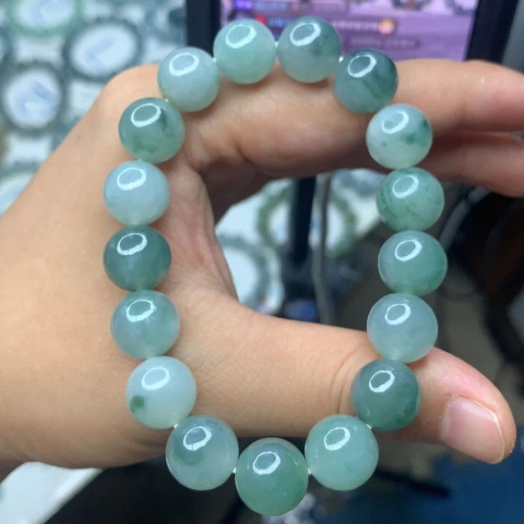 缅甸天然翡翠A货，飘花手串卡11.7左右