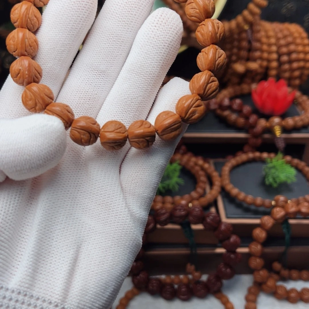 吊坠桃核12玉龙脊手串