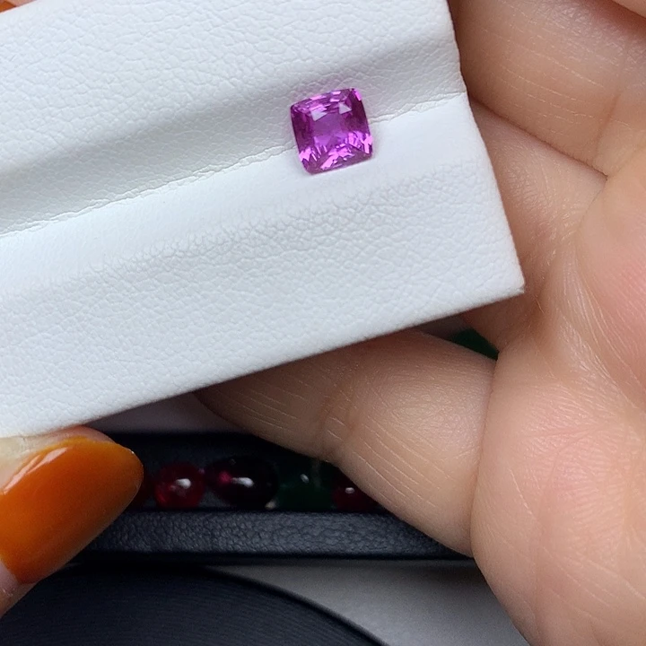 蓝宝石裸石1.06ct无烧薰衣草粉紫蓝宝石