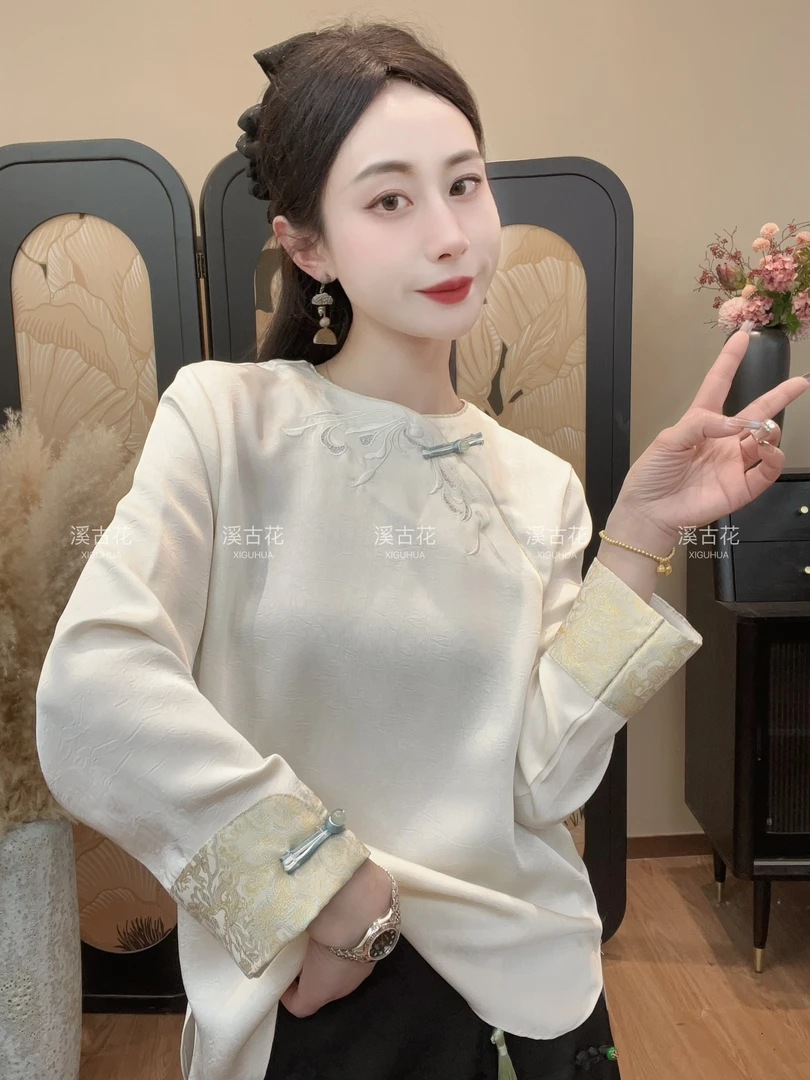 【青衣】早秋圆领新中式刺绣长袖女时尚重工盘扣上衣