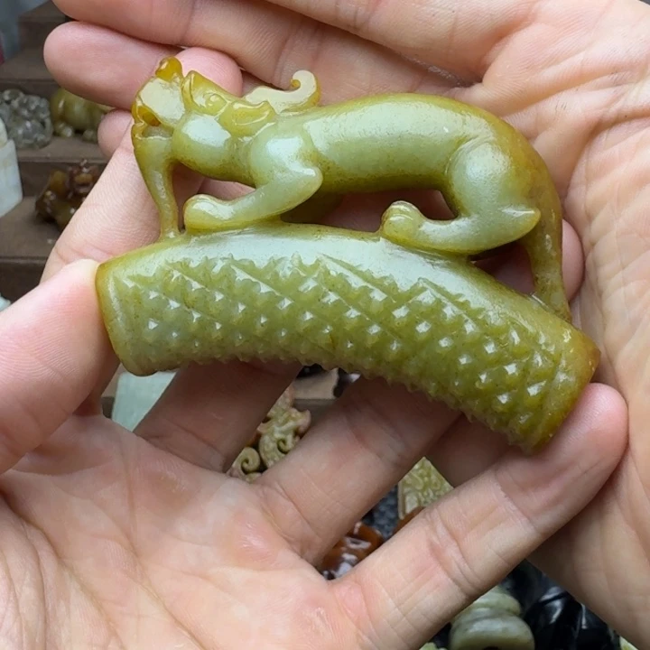 和田玉未镶嵌挂件