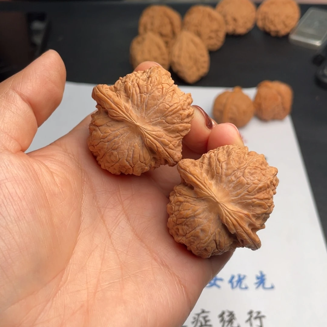 文玩核桃吊坠865。41血麒麟