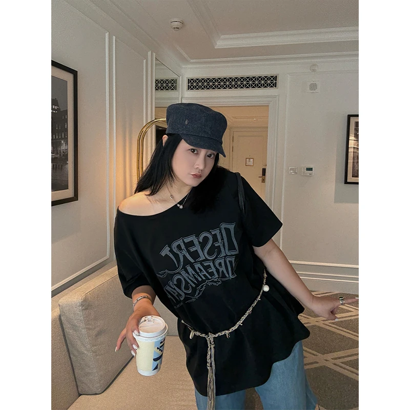 铅笔小鑫大码女装 摆脱沉闷 字母印花 斜肩设计 大码T恤