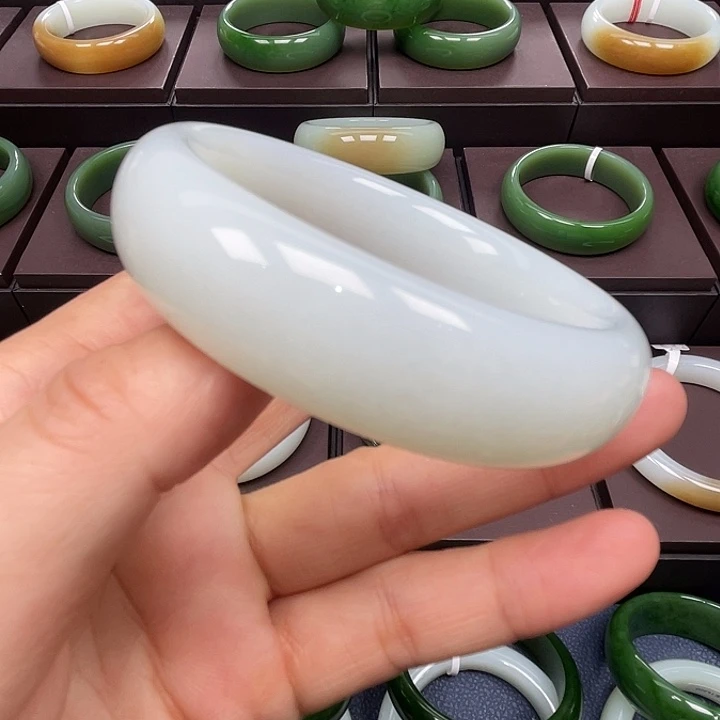 和田玉未镶嵌手镯