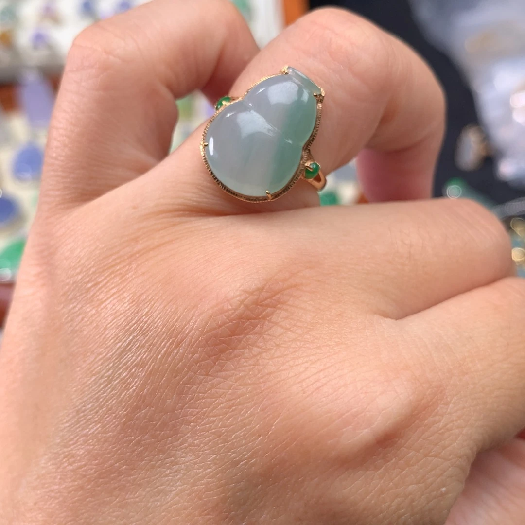 18K金镶嵌戒指翡翠葫芦戒指