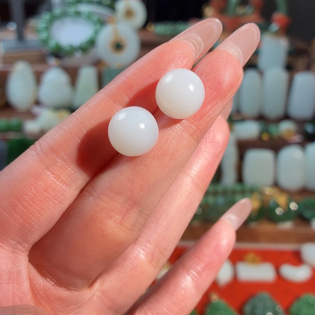 和田玉18K金镶嵌耳饰