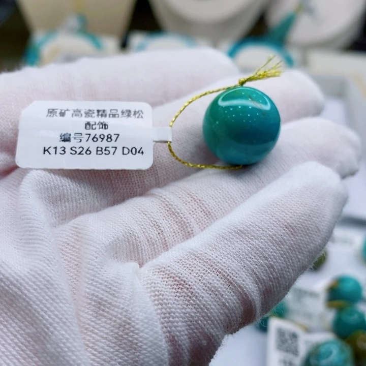 绿松石未镶嵌珠宝奇石