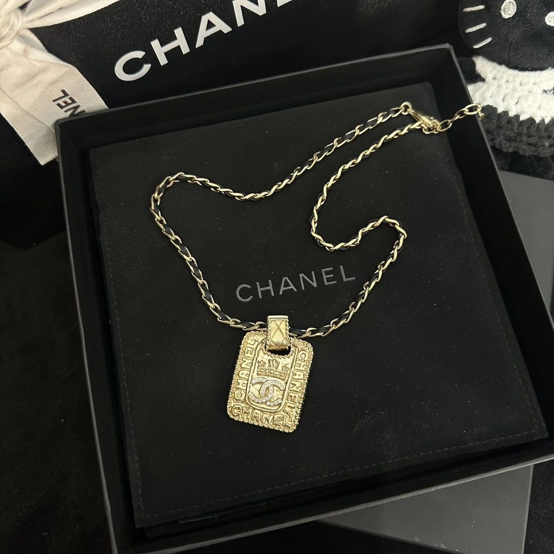 99新 Chanel/香奈儿 21A金色皇冠吊坠黑金皮穿链项链