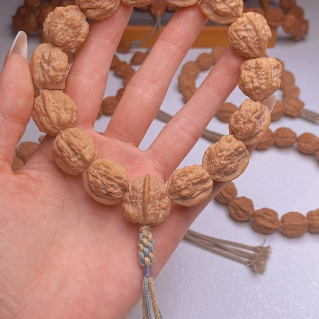 恩***菂吊坠桃核18的蛤蟆头小手持