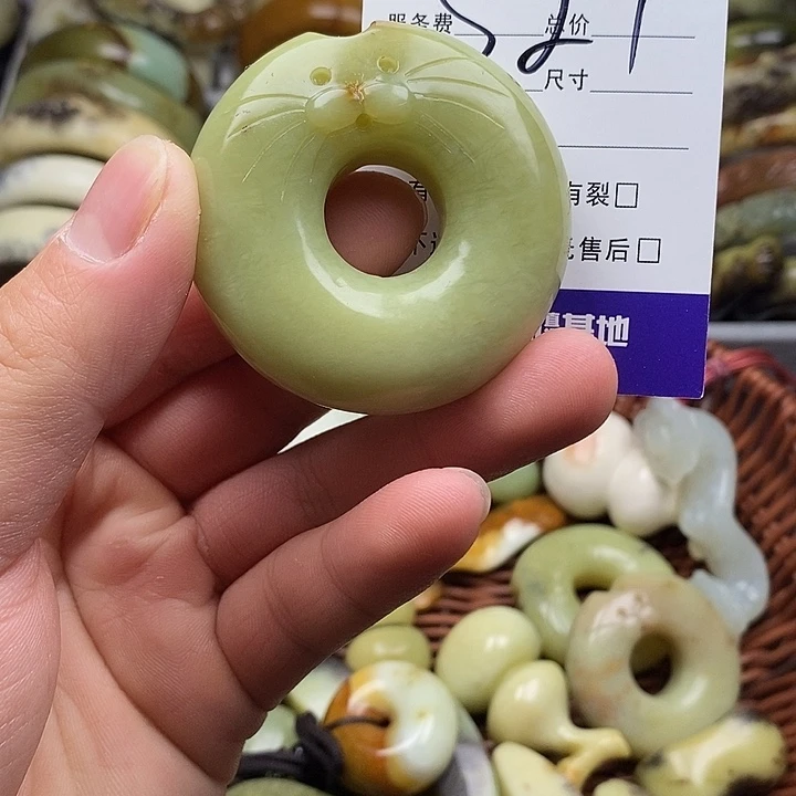 未镶嵌蛇纹石玉颈饰