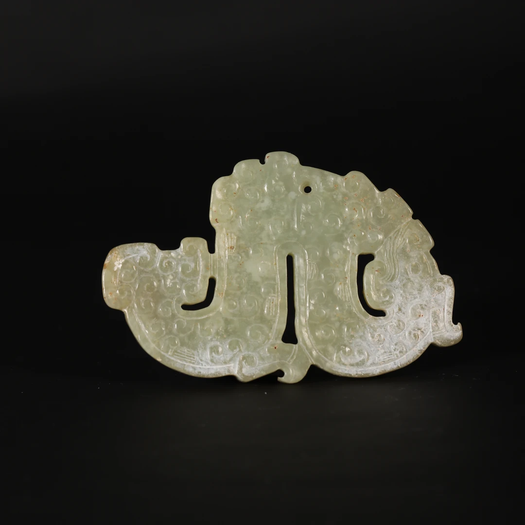 Lot44 明代和田玉螭龙纹挂件