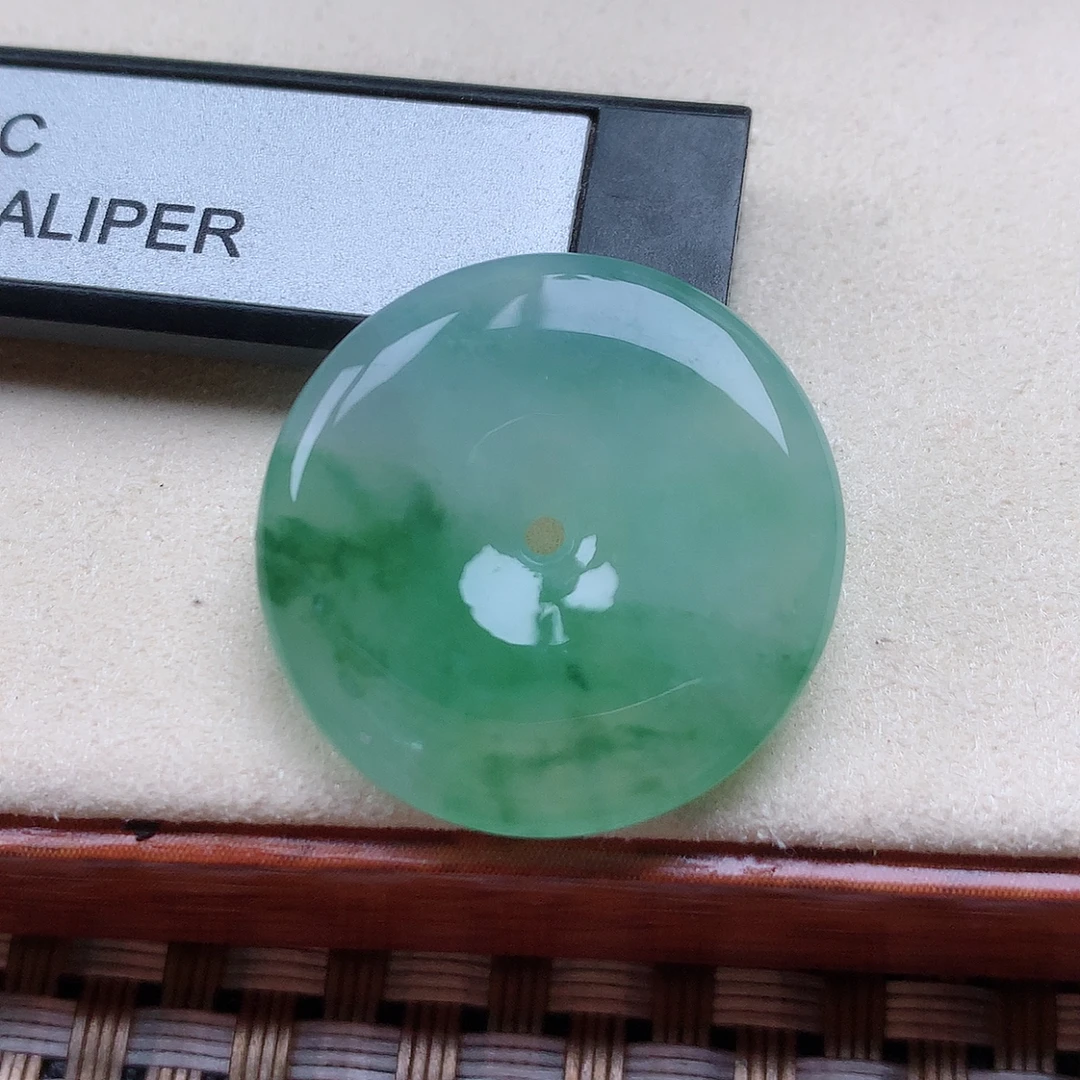 缅甸天然翡翠冰润飘绿翡翠平安扣吊坠464/2.20尺寸：30.4×5.2mm