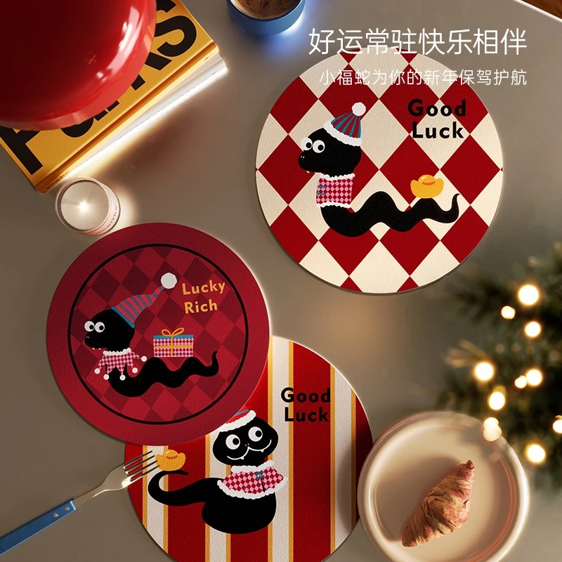 福蛇纳吉红色新年氛围感咖啡垫吸水杯垫餐桌隔热防烫茶杯垫高级感