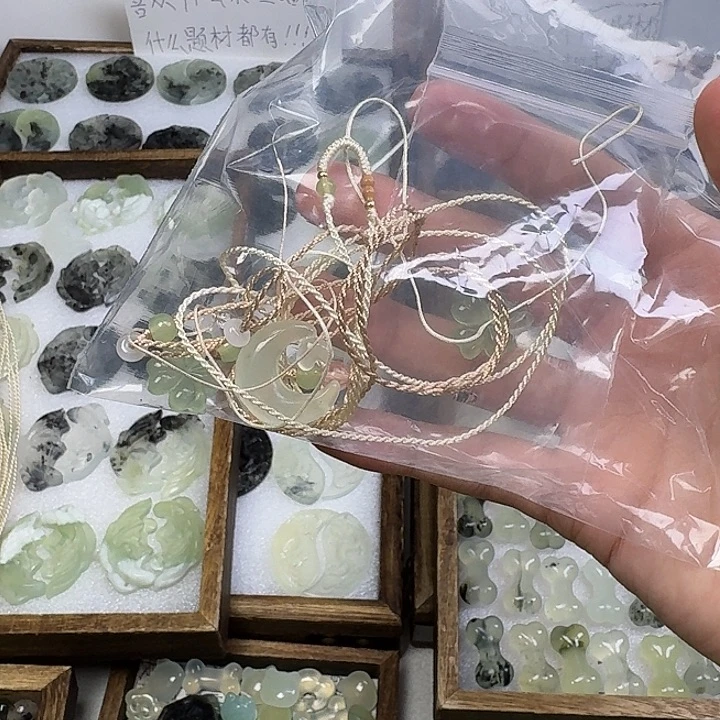呆***.蛇纹石玉未镶嵌项链