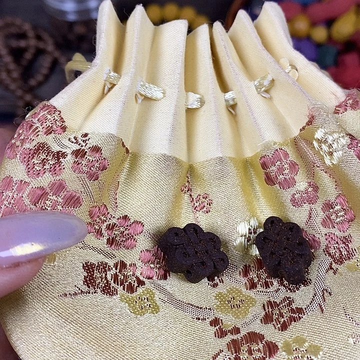 手工雕刻中国结一对