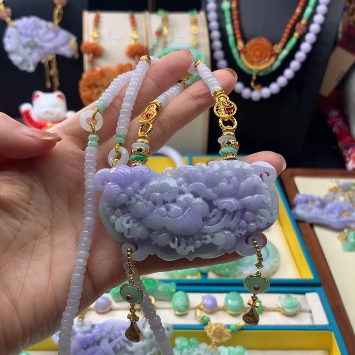 翡翠颈饰未镶嵌紫翡花牌