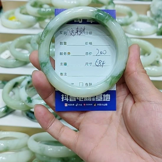 透闪石-蛇纹石玉未镶嵌手镯