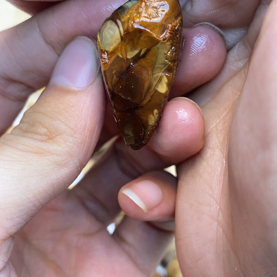 定制琥珀未镶嵌原石