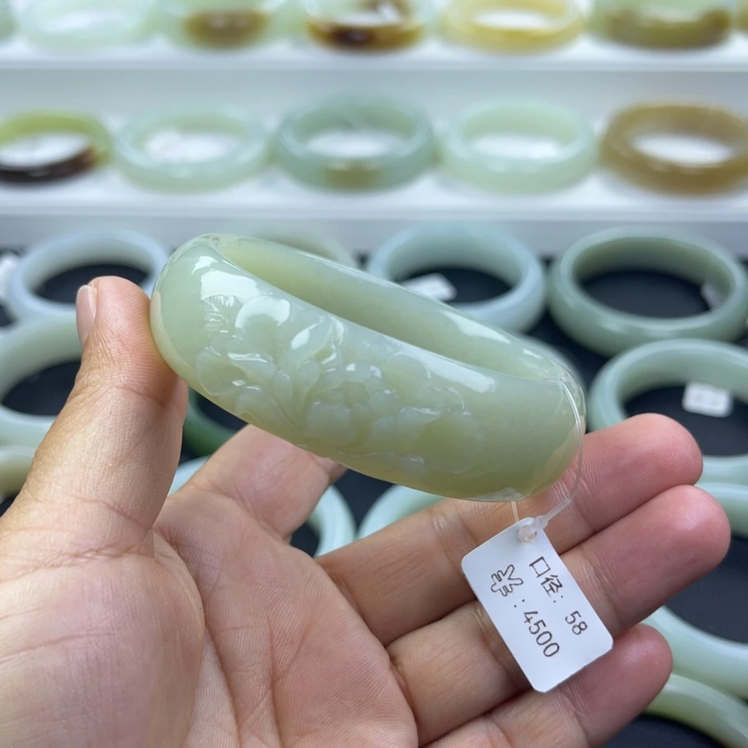 和田玉未镶嵌手镯