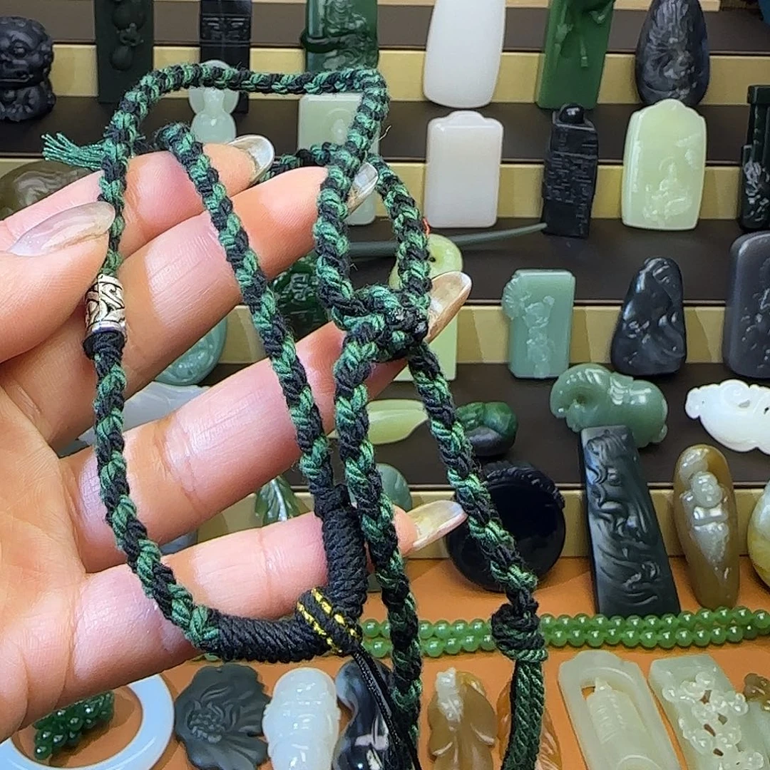 和田玉未镶嵌颈饰绳子