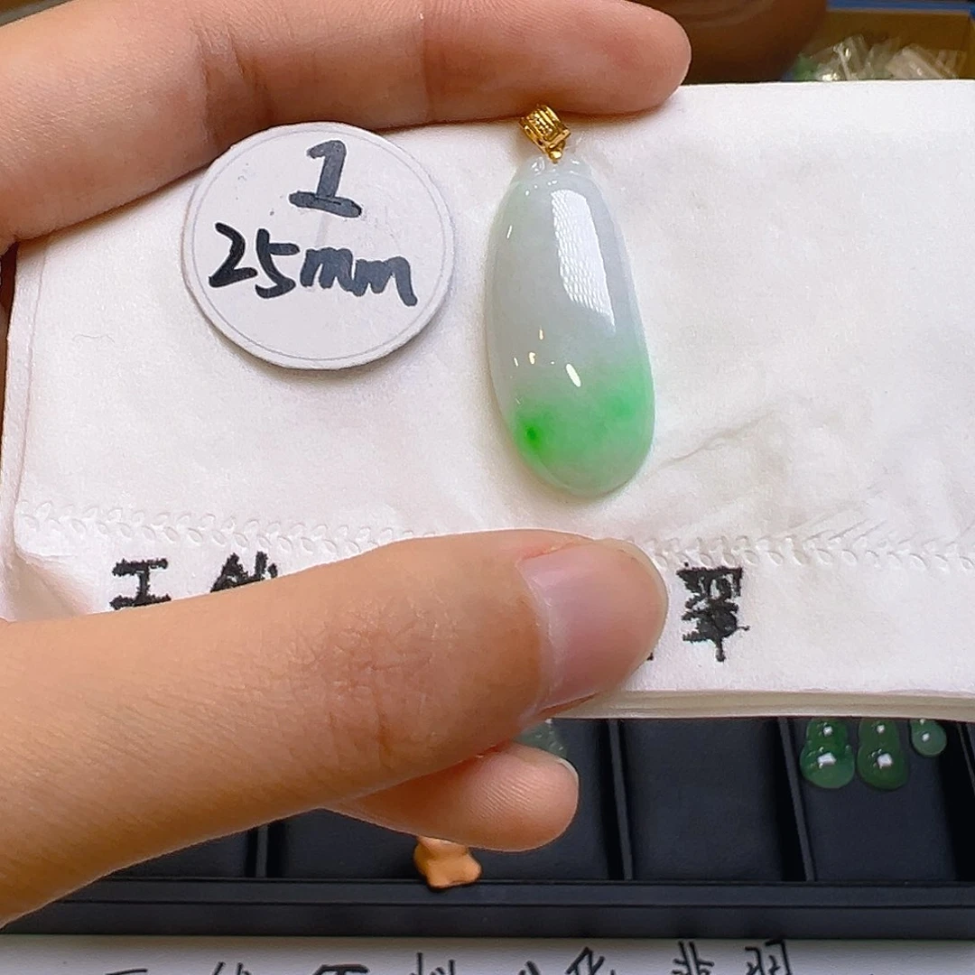 翡翠颈饰18K金镶嵌翡翠