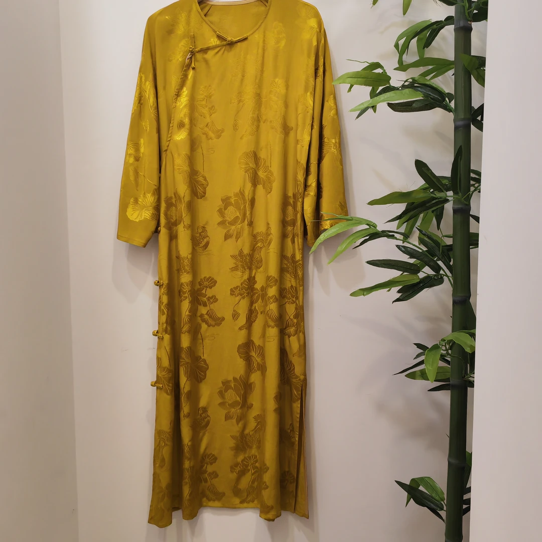 新中式圆领斜襟提花缎连衣裙