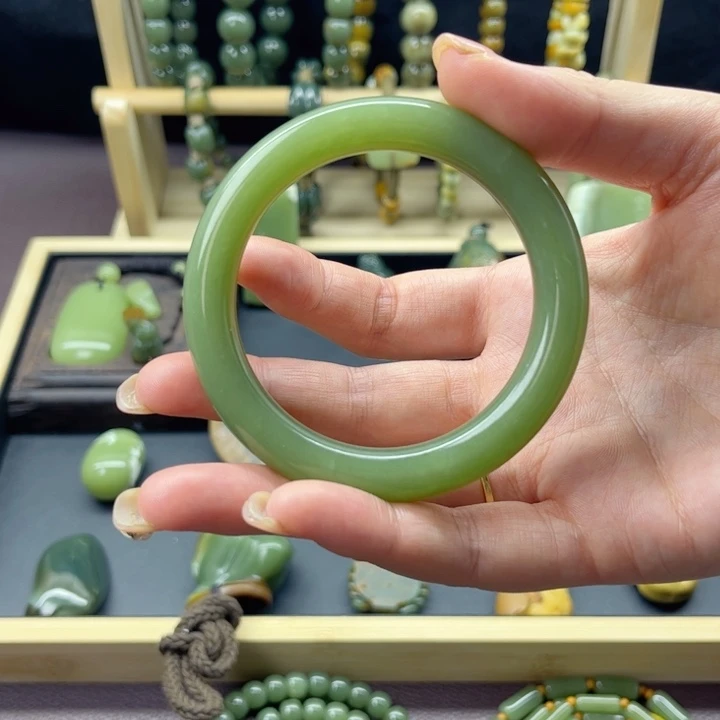 岫岩老玉（透闪石质玉）未镶嵌颈饰