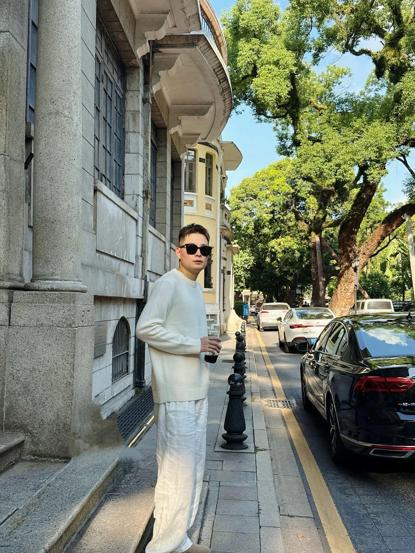 男士秋冬圆领棉羊毛针织衫纯色秋冬时尚新格调圆领长袖百搭轻奢款