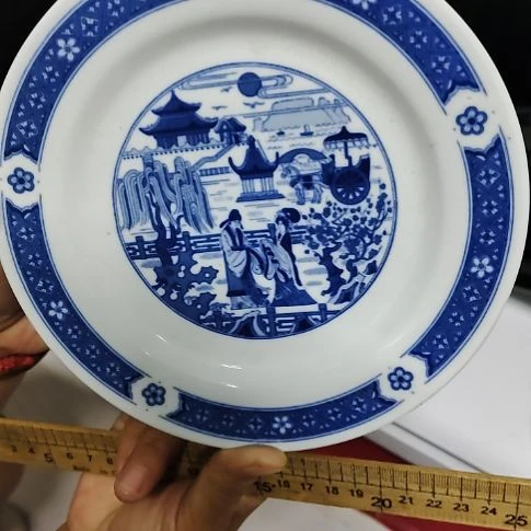 瓷片瓷片，各种摆件，盘，碗，沙锅，均有瑕疵。