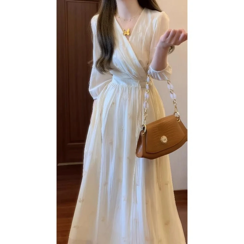 法式显瘦连衣裙气质长裙收腰设计感白色温柔复古春夏款