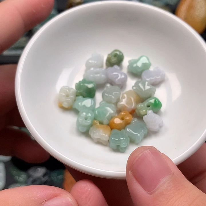 翡翠未镶嵌颈饰翡翠首饰