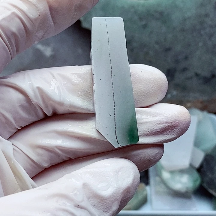 翡翠颈饰未镶嵌缅甸翡翠A货边角