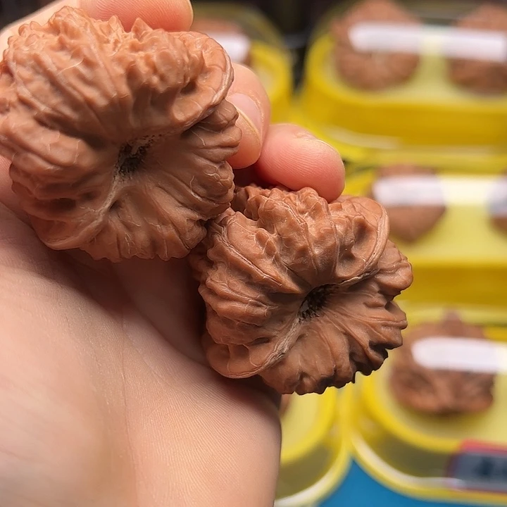 文玩核桃吊坠平谷凹底