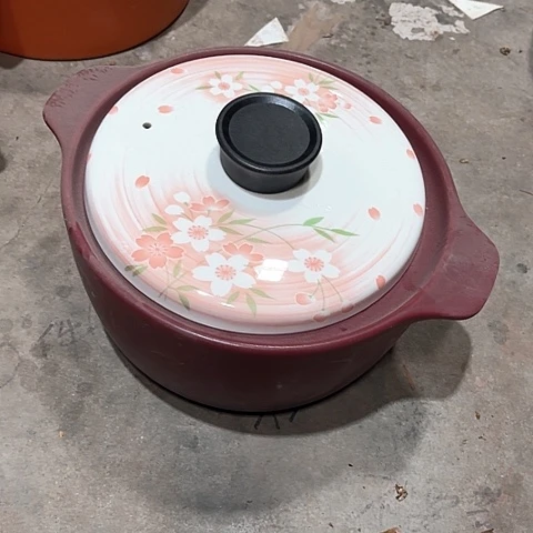 微瑕，明火，口径22厘米，高度11有盖子