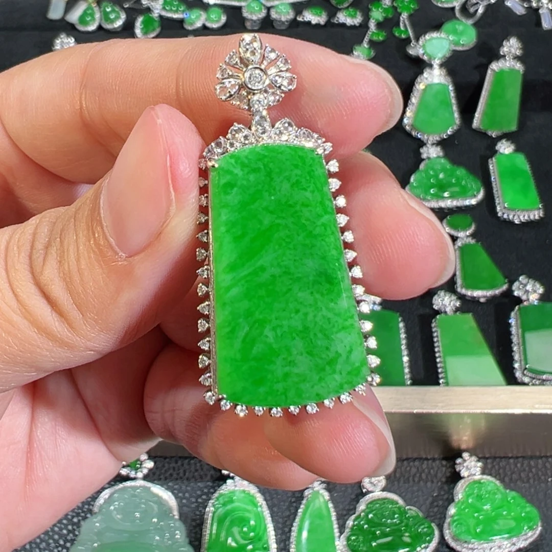 【闪购商品】翡翠吊坠(不含链)18K金镶嵌