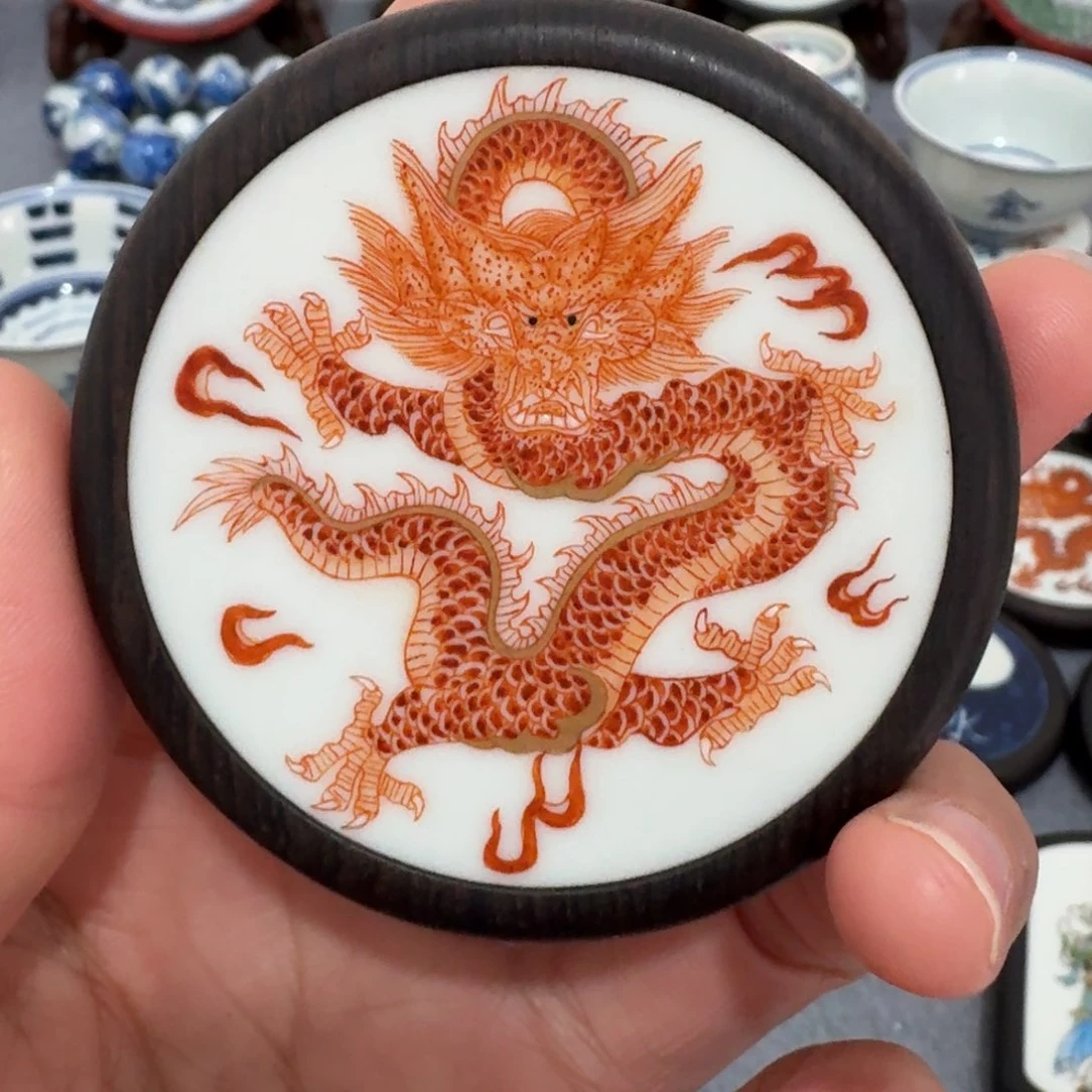 瓷片话****！正面龙挂件一个