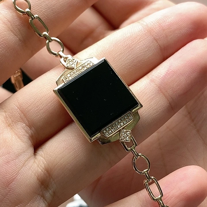 18K金镶嵌手链翡翠是***?方牌