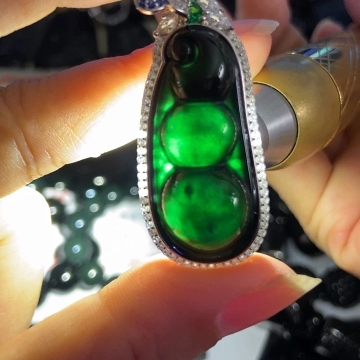 翡翠银S925镶嵌颈饰豆子