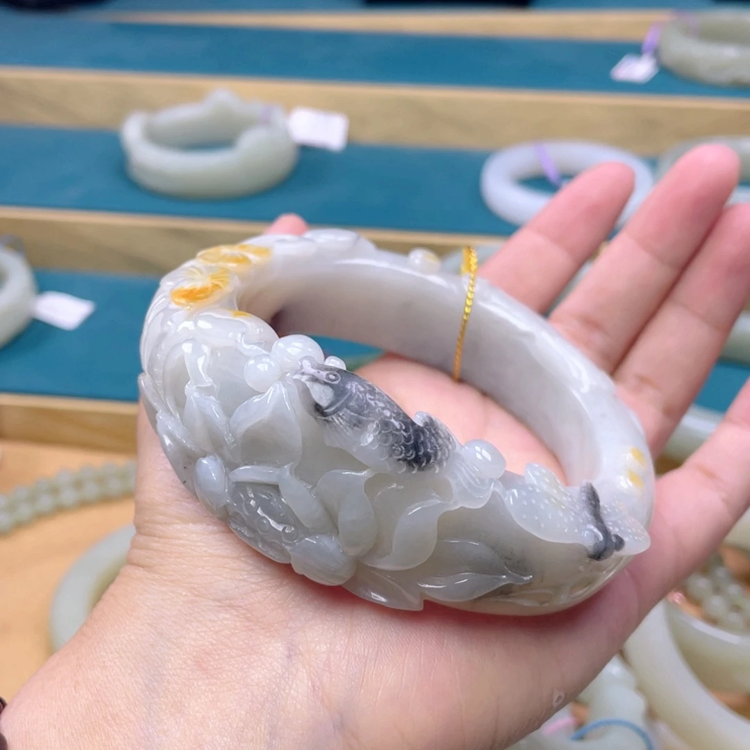 和田玉手镯未镶嵌64圈口68